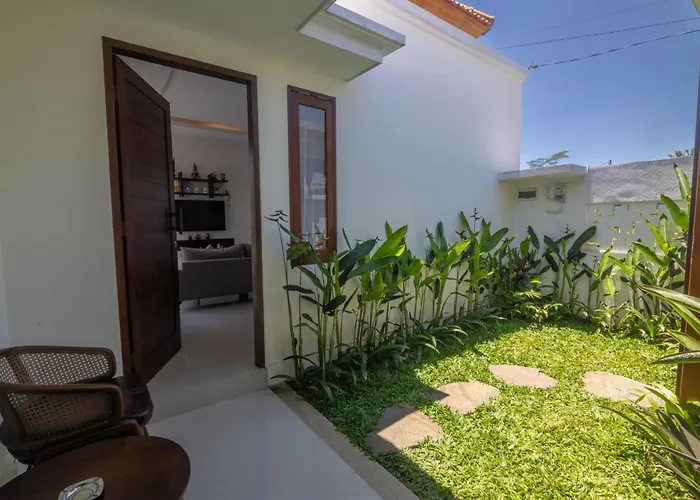 The Tjindra Mata 2 Bedroom Private Pool Ubud ベッド・アンド・ブレックファスト