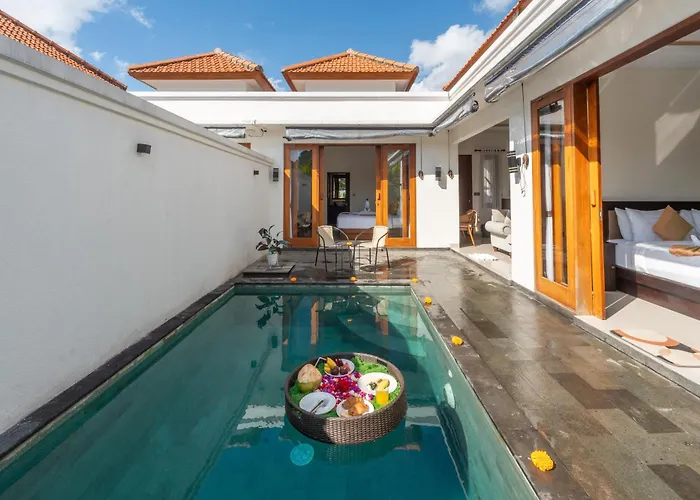 Отель типа "постель и завтрак" The Tjindra Mata 2 Bedroom Private Pool Ubud Паянган